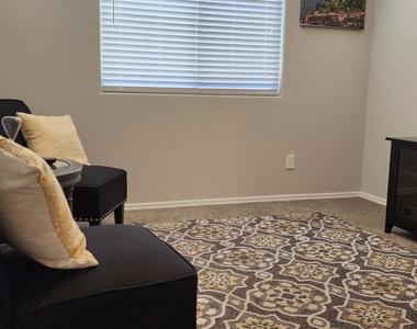 18903 N 261st Drive - Photo Thumbnail 12