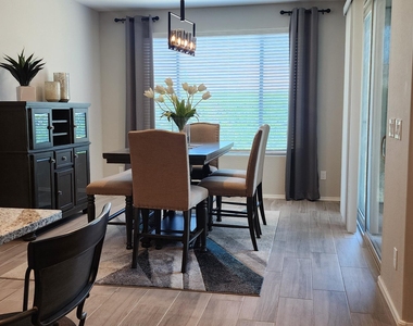 18903 N 261st Drive - Photo Thumbnail 5