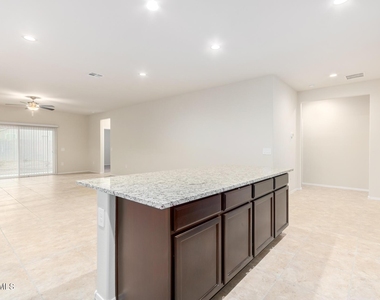 1810 W Pinkley Avenue - Photo Thumbnail 14