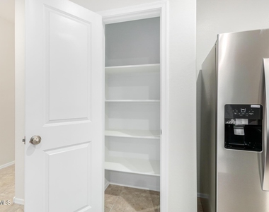 1810 W Pinkley Avenue - Photo Thumbnail 15