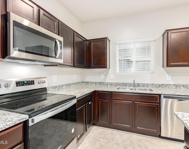 1810 W Pinkley Avenue - Photo Thumbnail 13