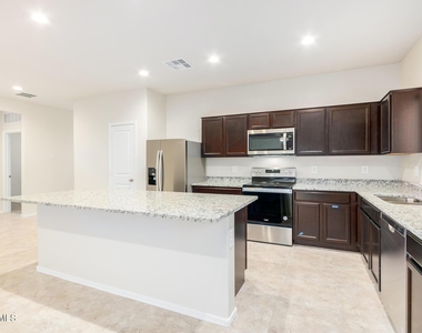 1810 W Pinkley Avenue - Photo Thumbnail 10