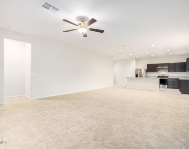 1810 W Pinkley Avenue - Photo Thumbnail 6