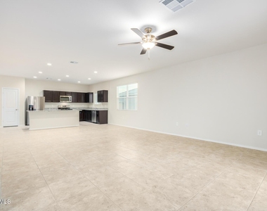 1810 W Pinkley Avenue - Photo Thumbnail 7