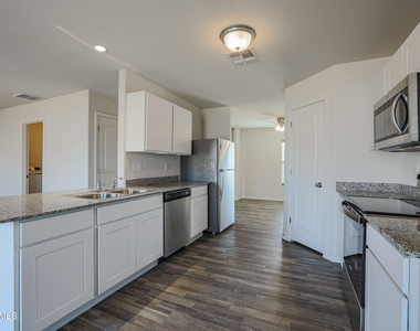 110 E Impala Place - Photo Thumbnail 4