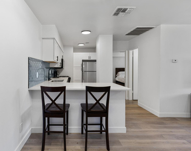 302 E Monte Vista Road - Photo Thumbnail 3