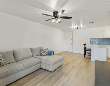 302 E Monte Vista Road - Photo Thumbnail 6