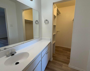 302 E Monte Vista Road - Photo Thumbnail 7