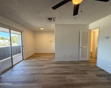 302 E Monte Vista Road - Photo Thumbnail 3