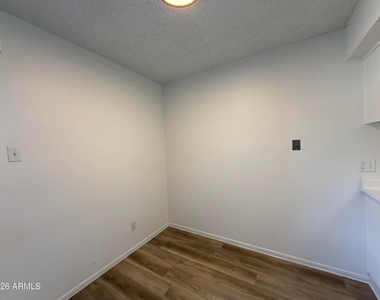 302 E Monte Vista Road - Photo Thumbnail 5