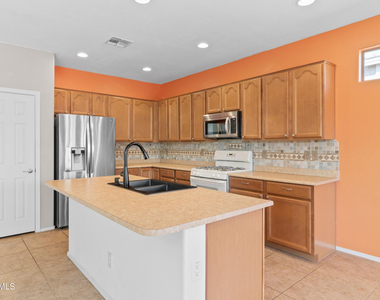 42181 W Basie Lane - Photo Thumbnail 12