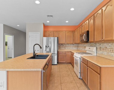 42181 W Basie Lane - Photo Thumbnail 13