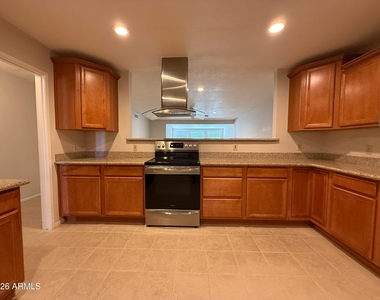 4849 E Lake Point Circle - Photo Thumbnail 6
