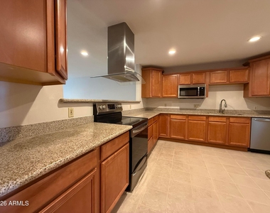 4849 E Lake Point Circle - Photo Thumbnail 3
