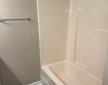 221 N Irwin Street - Photo Thumbnail 5