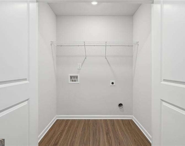 157 Village Green Drive - Photo Thumbnail 12