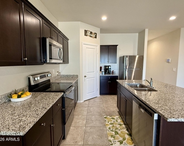 2207 S 46th Street - Photo Thumbnail 11