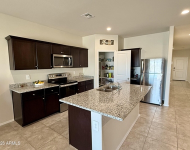 2207 S 46th Street - Photo Thumbnail 10