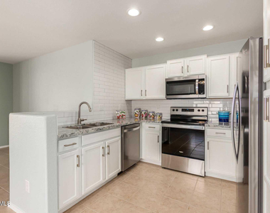 17618 W Calavar Road - Photo Thumbnail 10