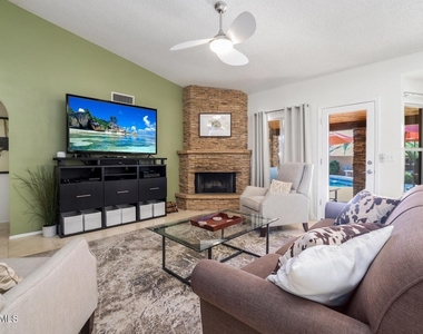 6001 E Monte Cristo Avenue - Photo Thumbnail 11
