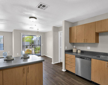 5611 S 32nd Street - Photo Thumbnail 7
