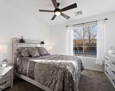 678 E Cobble Stone Drive - Photo Thumbnail 17