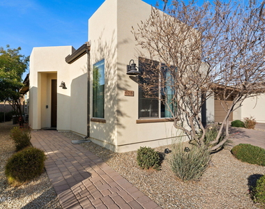 678 E Cobble Stone Drive - Photo Thumbnail 1
