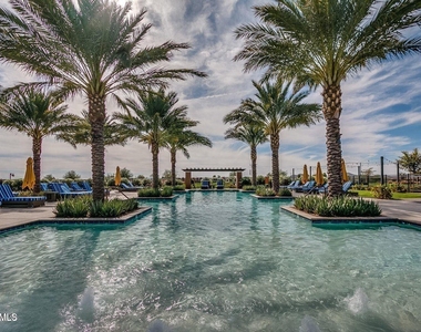 678 E Cobble Stone Drive - Photo Thumbnail 22