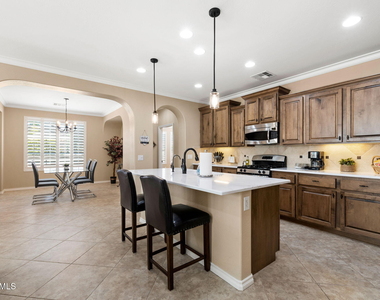 1732 E Vesper Trail - Photo Thumbnail 7