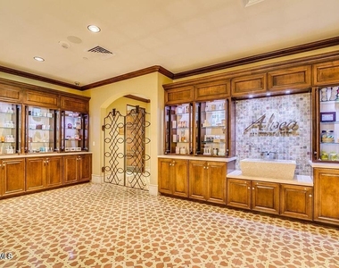 628 E Peach Tree Street - Photo Thumbnail 34