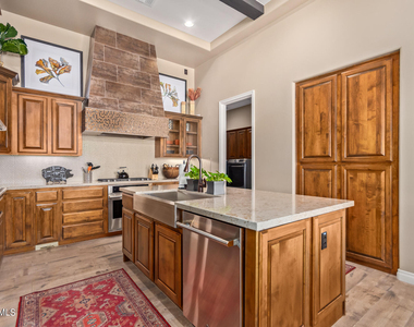 628 E Peach Tree Street - Photo Thumbnail 10
