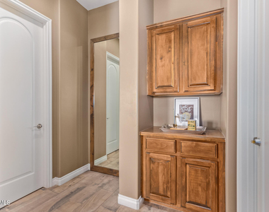 628 E Peach Tree Street - Photo Thumbnail 25