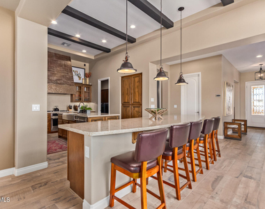 628 E Peach Tree Street - Photo Thumbnail 9