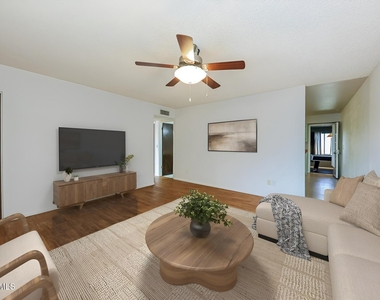 18422 N 30th Lane - Photo Thumbnail 4