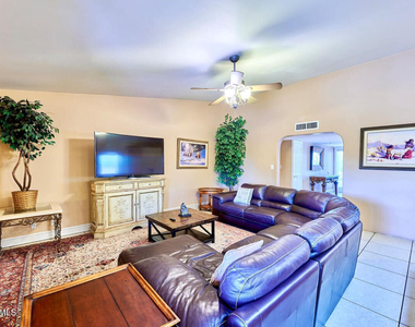 10450 N 77th Place - Photo Thumbnail 4