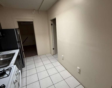 830 E 9th Street - Photo Thumbnail 8