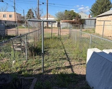 830 E 9th Street - Photo Thumbnail 16