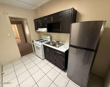 830 E 9th Street - Photo Thumbnail 9