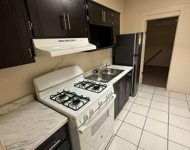 830 E 9th Street - Photo Thumbnail 7