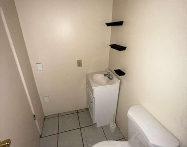 830 E 9th Street - Photo Thumbnail 12