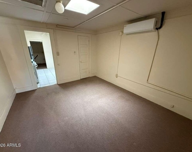 830 E 9th Street - Photo Thumbnail 4