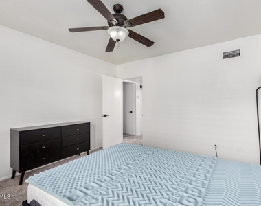 4848 N Woodmere Fairway -- - Photo Thumbnail 11