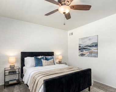 4848 N Woodmere Fairway -- - Photo Thumbnail 15