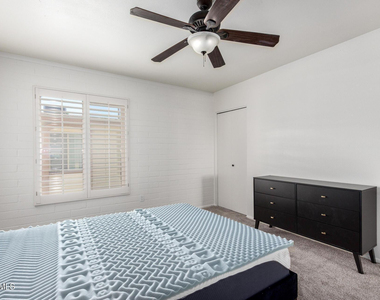 4848 N Woodmere Fairway -- - Photo Thumbnail 10