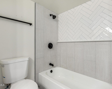 4848 N Woodmere Fairway -- - Photo Thumbnail 13