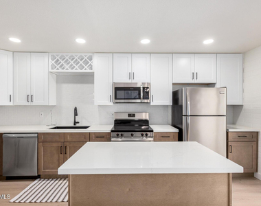 4848 N Woodmere Fairway -- - Photo Thumbnail 5