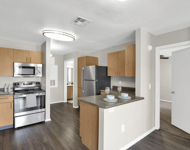 5611 S 32nd Street - Photo Thumbnail 5