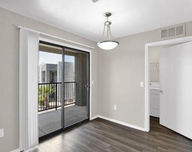 5611 S 32nd Street - Photo Thumbnail 4