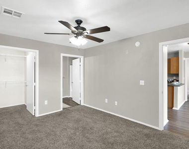 5611 S 32nd Street - Photo Thumbnail 8