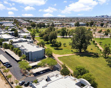 5611 S 32nd Street - Photo Thumbnail 1